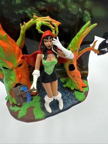 Mezco Scary Tales Figure "Rojo Pequena" Little Red Riding Hood 2001 - Picture 5 of 8
