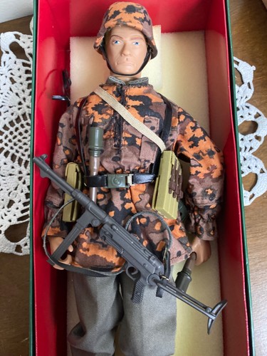 LL Cotswold Elite Brigade German soldier sca1e 1:6 12" - Picture 8 of 13