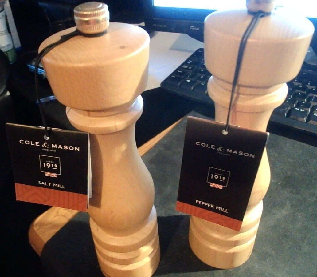 Cole & Mason : London 220mm/8" Natural Beech Salt & Pepper Mills.H233009/H233010