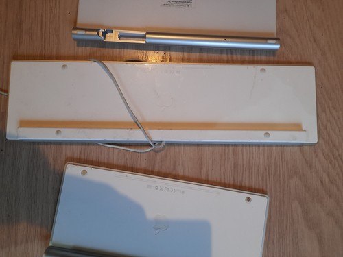3 x Apple Mac Magic Wireless / Wired Keyboards For Spares Or Repairs - Picture 9 of 10