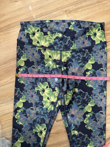Fabletics Women's Leggings Size Medium Blue Green Floral Capri - Picture 6 of 8