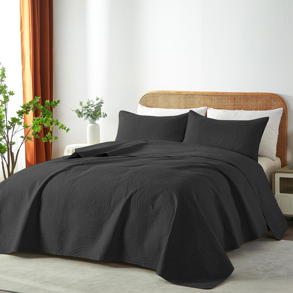 WURUIBO Black King/Cal King Quilt Bedding Set 3 Pieces Lightweight