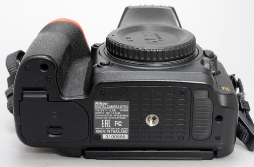 Corpo fotocamera digitale Nikon D750 numero di otturatori 47281 - Foto 8 di 13