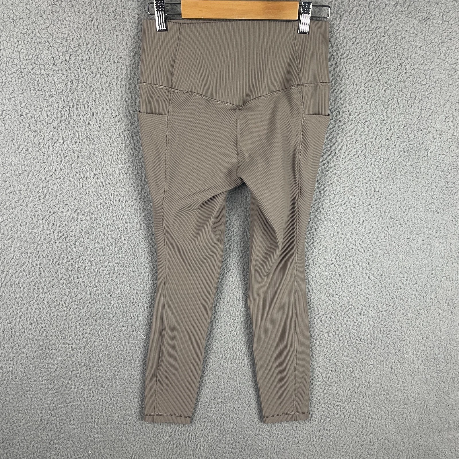 athleta salutation stash pocket ii rib 7/8 tight leggings
