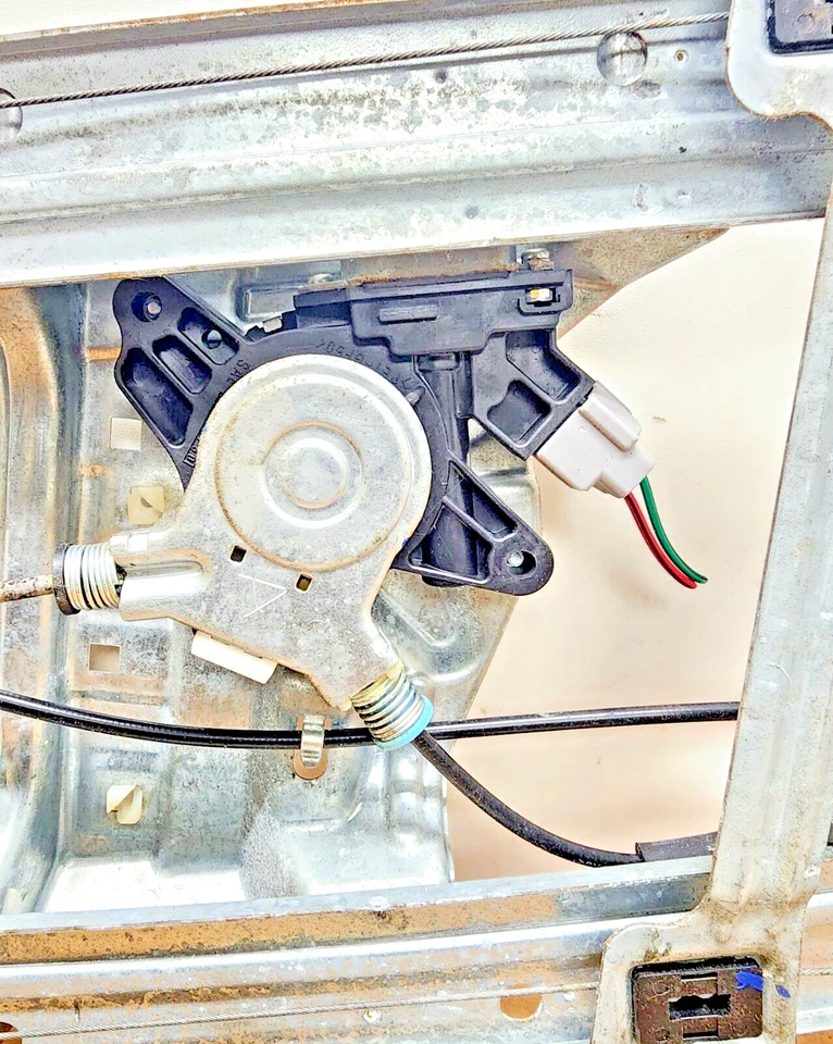 Regulador de ventana eléctrica delantero derecho Mitsubishi Galant 2004-2012 con motor OEM Foto 3 de 4