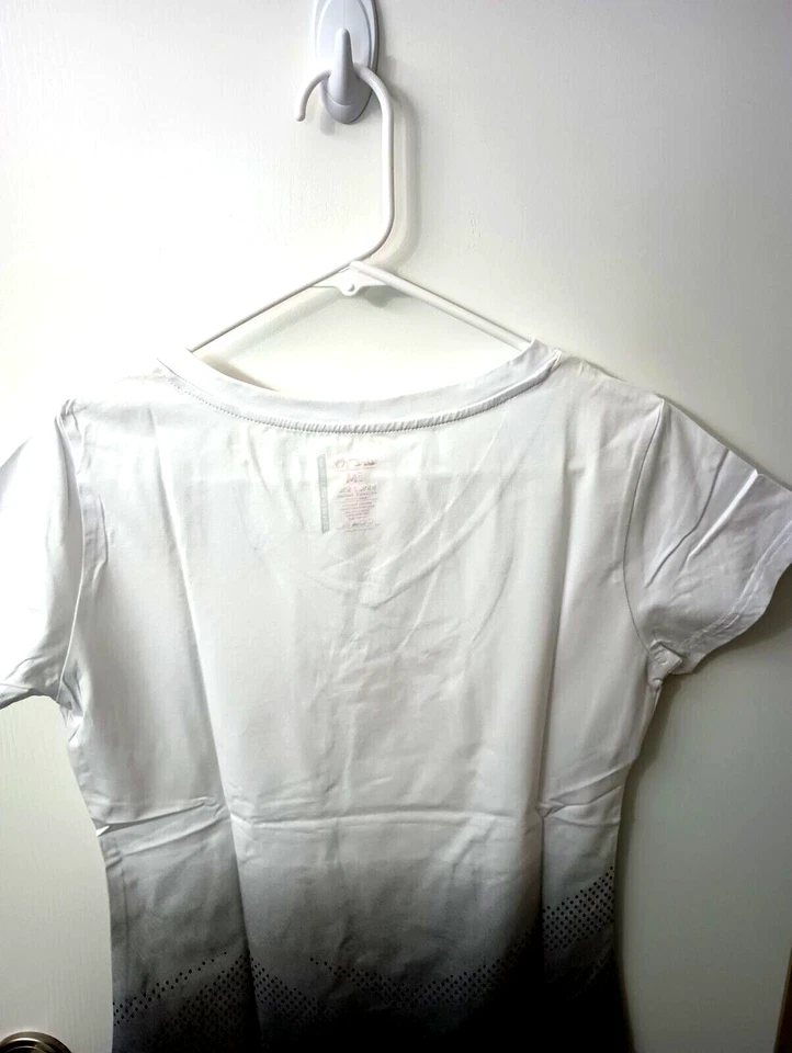 UFC VENUM AUTHENTIC FIGHT WEEK WHITE MEDIUM WOMENS T-SHIRT NWT Foto 2 de 3