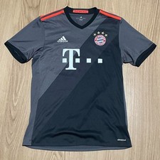 Adidas Bayern Munich 2015/16 Kit Xabi Alonso Size M
