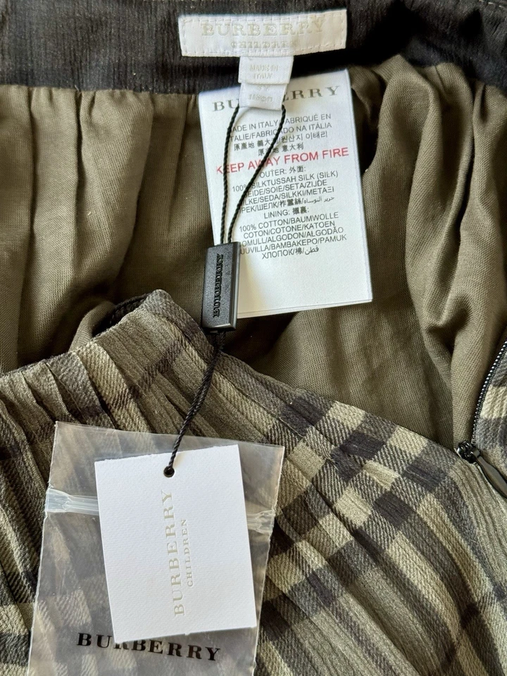 Saia plissada xadrez infantil Burberry tamanho 6Y nova - Imagem 2 de 4