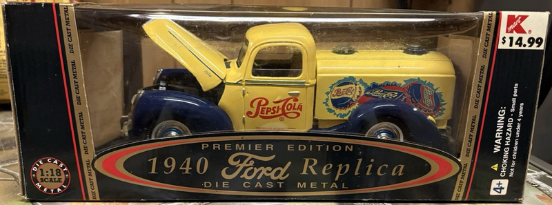 Pepsi 1940 Ford Pepsi-Cola Advertising Truck 1:18 Die-Cast Metal, Yellow/Blue