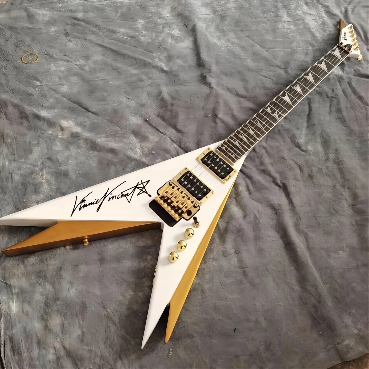 ウイングスV Rare Double V Kiss Vinnie Vincent Pearl White Gold Flying V