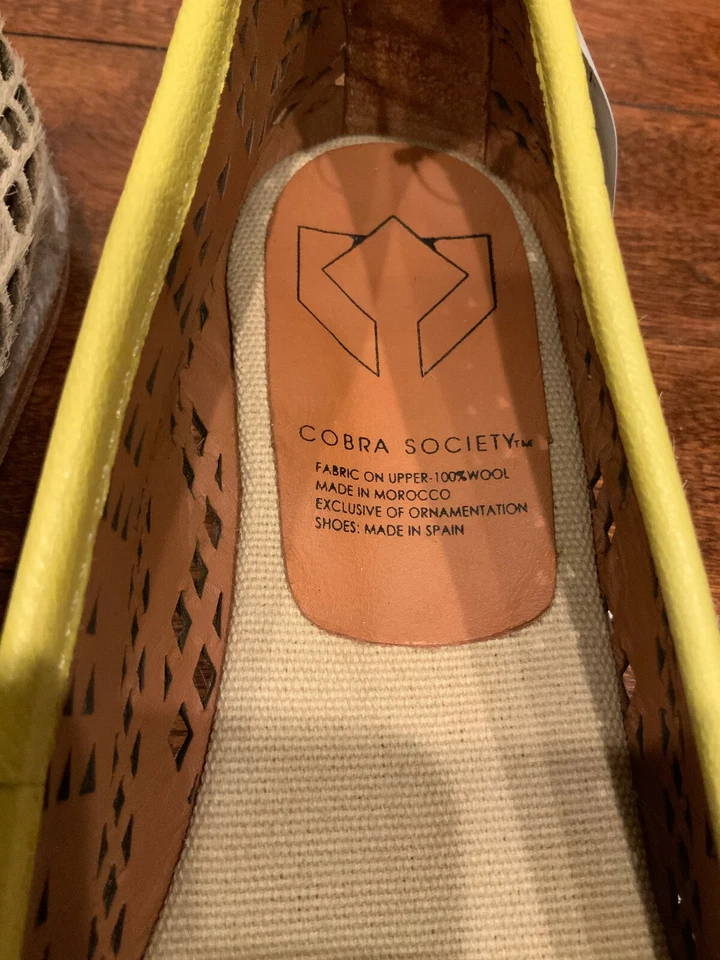 Alpargatas planas Molly corte láser color tostado y verde Cobra Society, talla 7 (US) 37 (UE) Foto 3 de 4