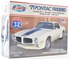 Atlantis '71 Pontiac Firebird 1:32 Scale Plastic Model Car Kit M2009