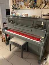 Young Chang Klavier mit grauem Schleiflack