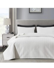 Maple Stone Quilt Twin 68x86 Lightweight Off White Bedspread Chevron Pattern