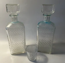 Vtg clear glass decanters Scotch & Bourbon in diamond pattern glass bottles READ