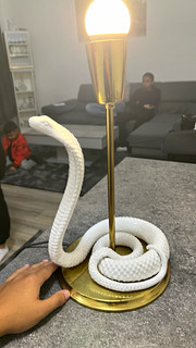 Tommaso Barbi TischlampeSchlangenfigur Weiß/Gold