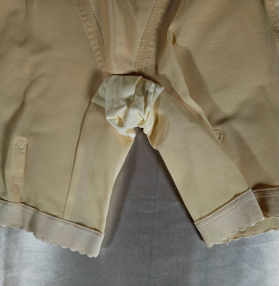 Cinto Shorts Vintage SEARS BESTFORM X-GRANDE BEGE - Imagem 2 de 4