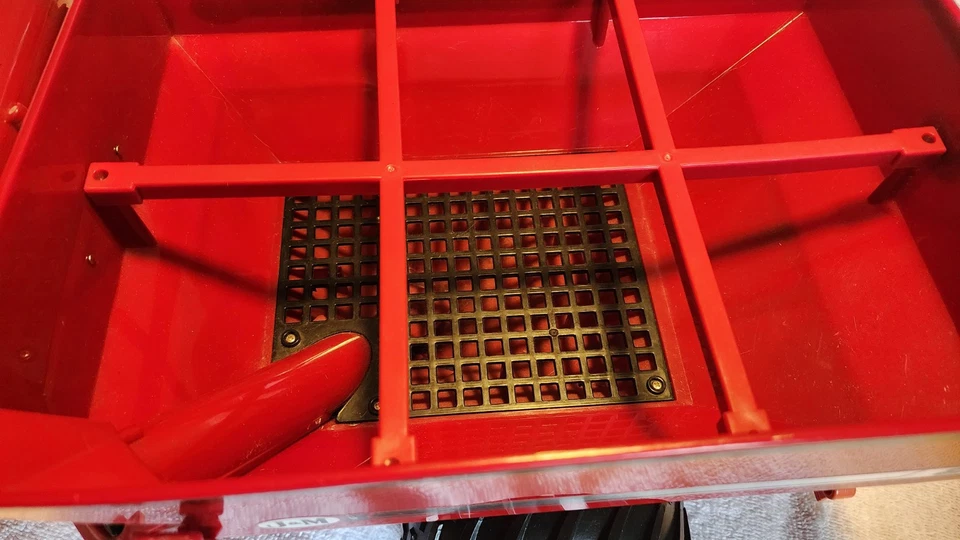 Ertl Big Farm Red Grain Cart 1/16 Scale Toy J&M 875 Tractor Accessory - Image 3 of 4