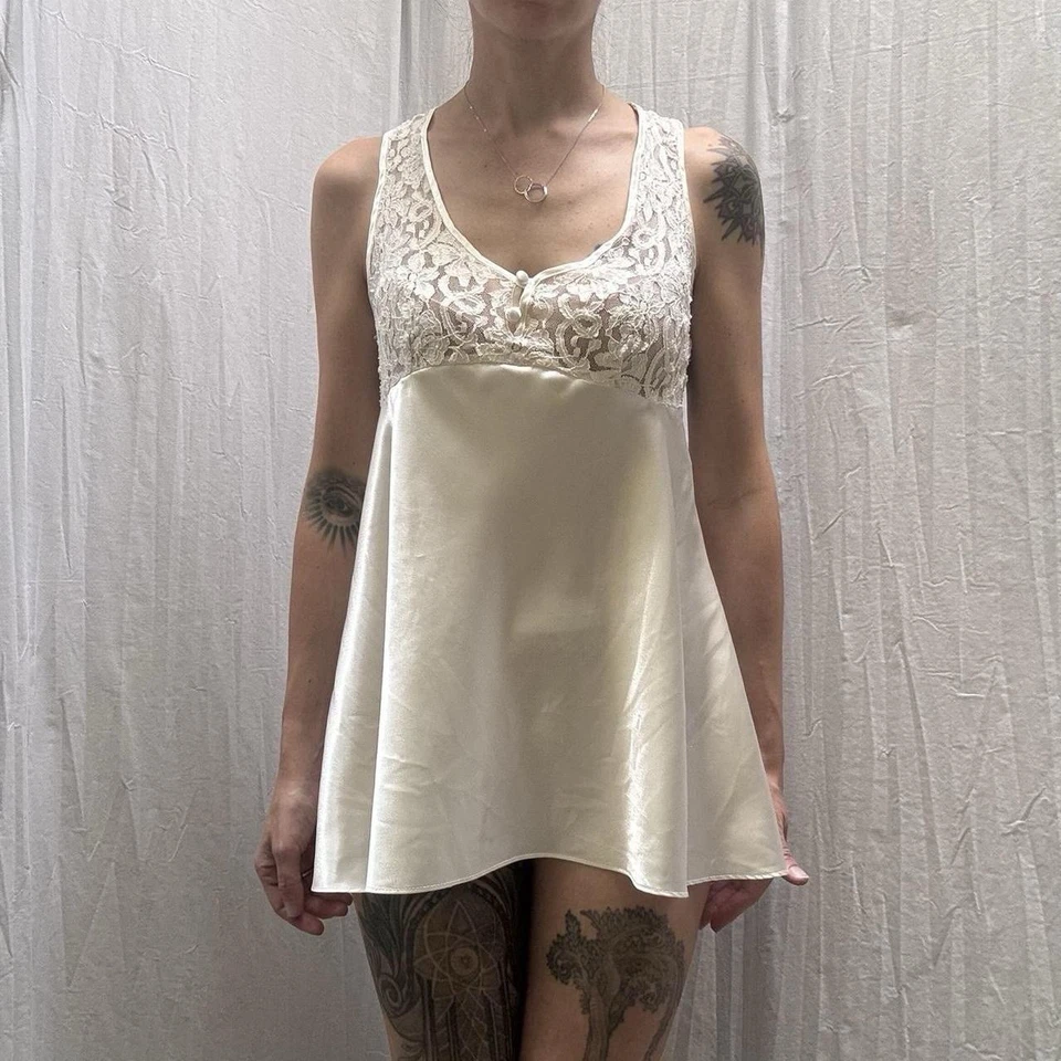 Белая кремовая атласная и кружевная кукла ночная сорочка винтажная 90-е размер S/M - Изображение 2 из 4
