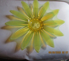 Fostoria uranium vaseline opalescent sunburst dish