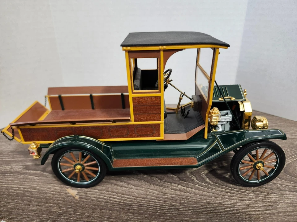 Franklin Mint 1913 Ford Model T Brown Diecast Pick Up Truck 1:16 Scale - Image 2 of 4