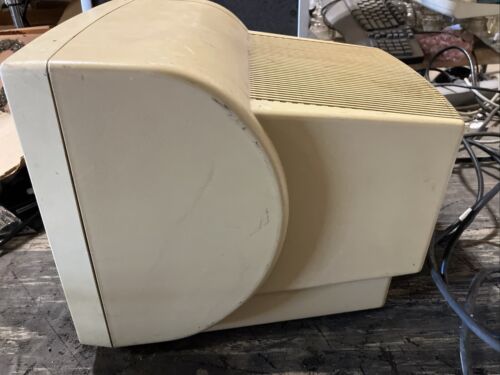 Vintage Goldstar (LG) 13” CRT Monitor Model GT3051 Mfg1990. rare - Picture 2 of 3