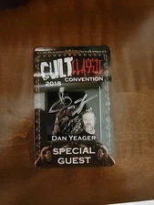 THE TEXAS CHAINSAW MASSACRE  Leatherface Dan Yeager Autograph . Con Badge . Look