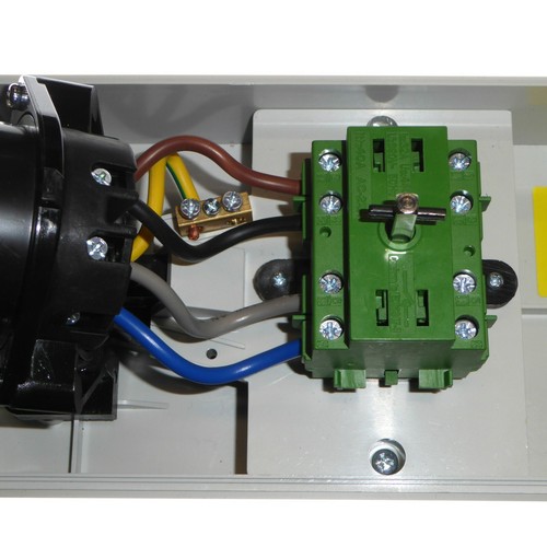 32A Interlocked Socket 32 Amp 3 Phase 5 Pin IP67 Waterproof 415V Red Industrial - Picture 12 of 14
