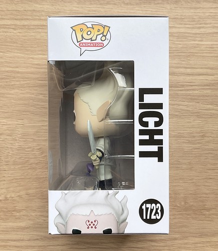 Funko Pop Negro Trébol Luz #1723 + Protector Gratis - Imagen 2 de 6