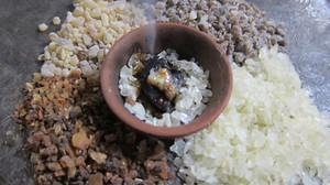 Frankincense-Myrrh-Gum-Damar-Benzoin-Healing-Resin-Sampler-Kit-Cancer-Smudging