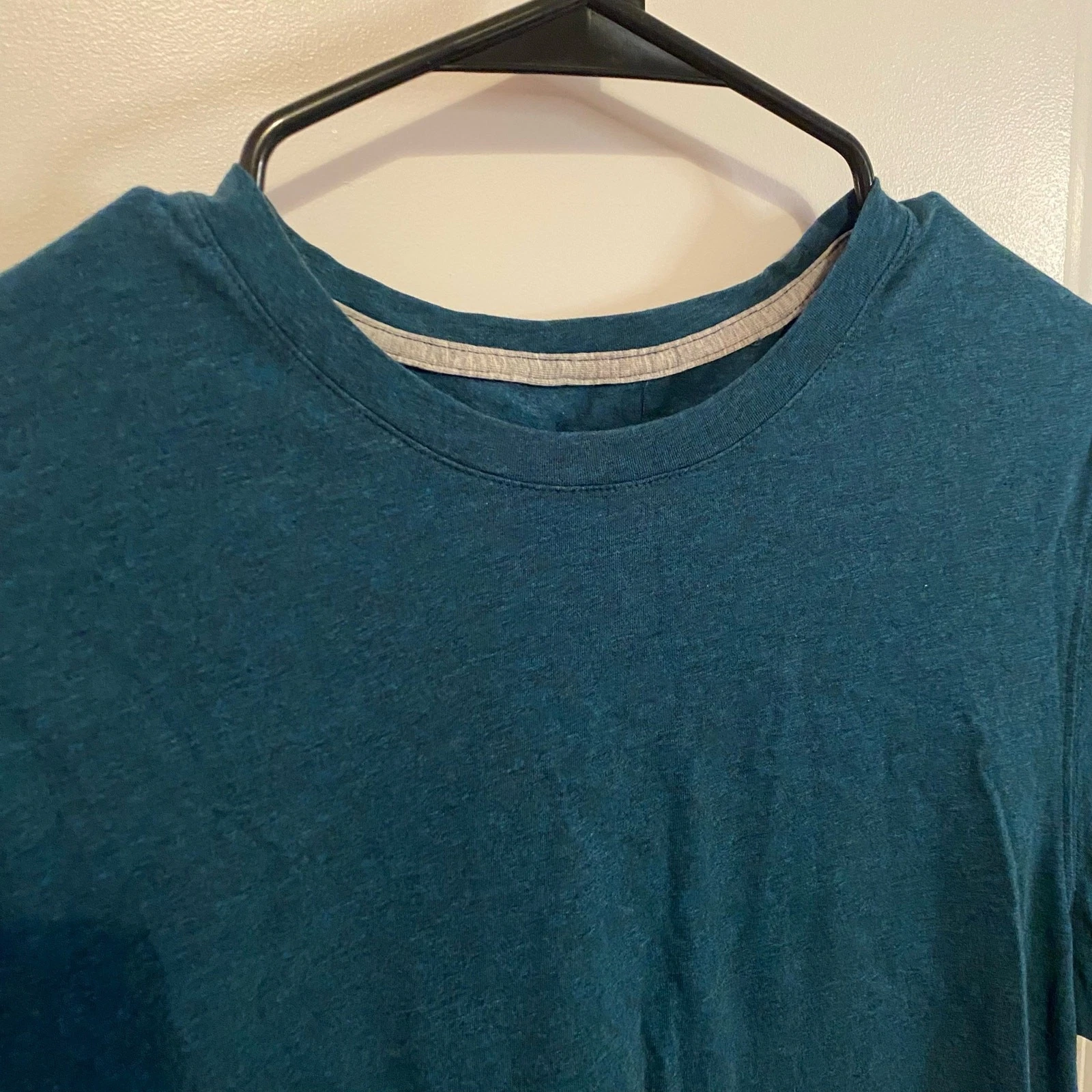 fabletics no size tag measurements in photos shirt