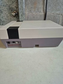 1985 Original NES Nintendo System Console BUNDLE Lot 2 Controllers + 2 games