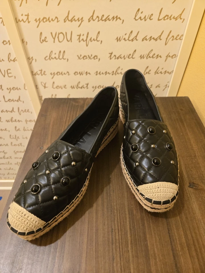 Alpargata plana Karl Lagerfeld Paris The Diya acolchada con tachuelas Foto 3 de 4