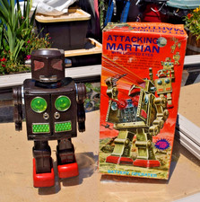 VNTG  Attacking Martian Robot Brown Tin W/ Box  Japan WORKS GREAT!   Tin Bat Box