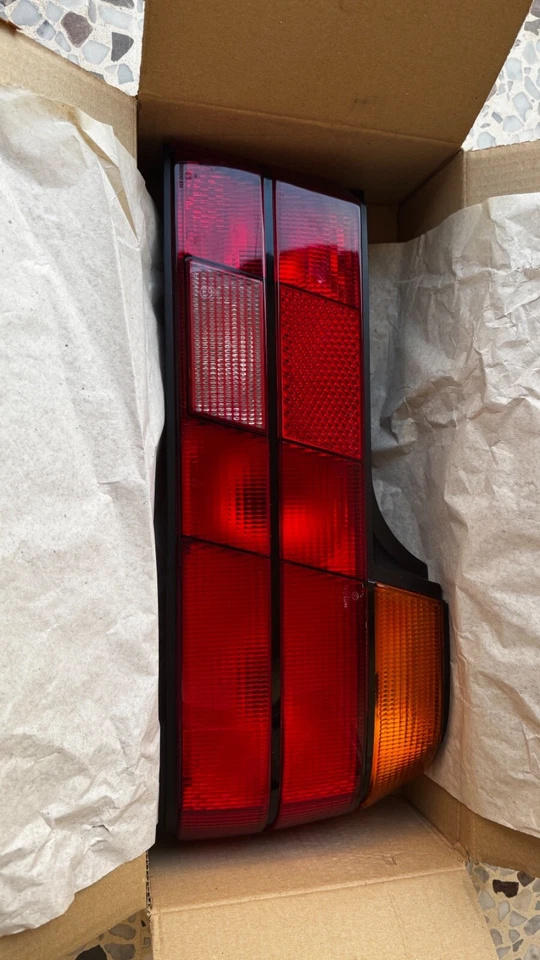 Nova lanterna traseira direita BMW 1986-1994 E32 730i 735i 740i 750i ULO 63211379498 - Imagem 2 de 4
