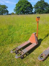 Pallet Pump Truck BT Rolatruc 2300kgs Capacity ***Short Narrow Tines**