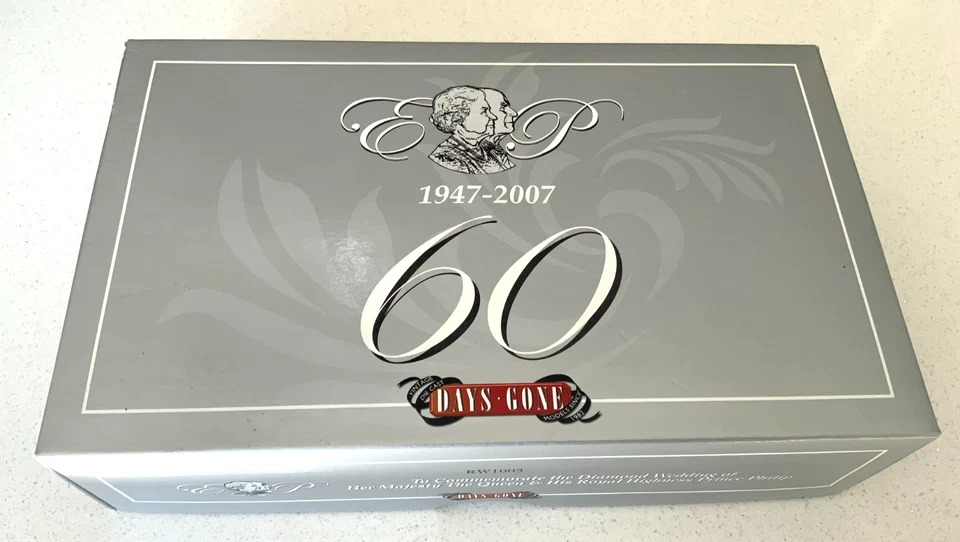 Lledo "HM Queen Diamond Wedding" Special Edition 3 Vehicle Set Dated 2007 + COA - Image 2 of 4