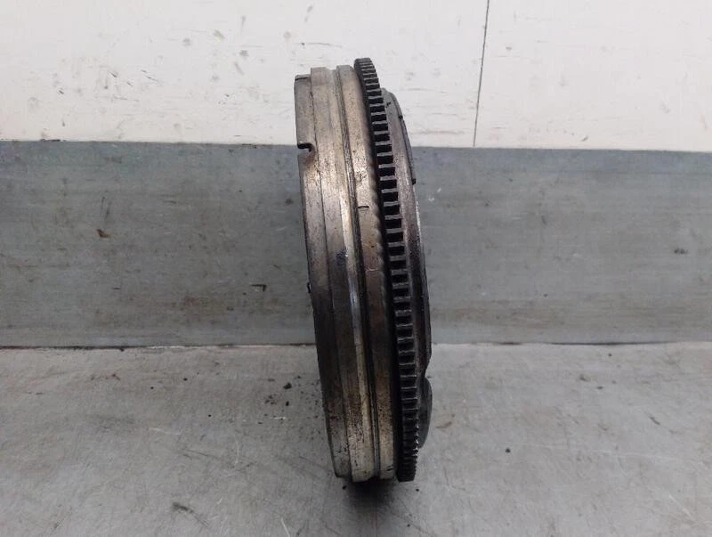 038105266AN volante motor para AUDI A4 BERLINA (8E) 1.9 TDI 2000 5275303 - Imagen 2 de 4