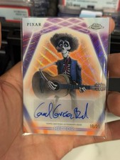 2026 Topps Disney Neón Héctor Gael Garcia Bernal Autógrafo Neón Grabado/25 Coco