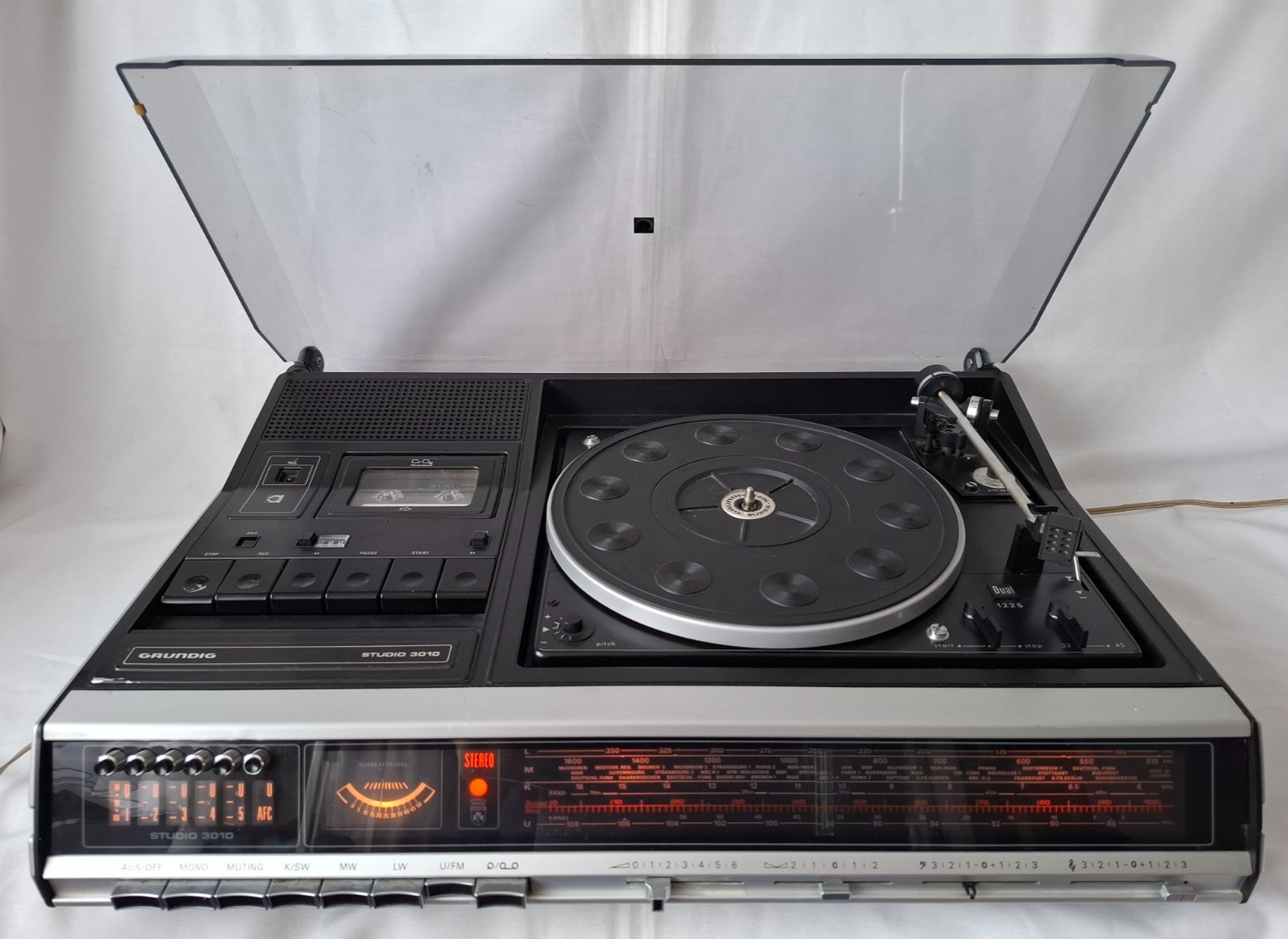 Grundig Studio 3010 Vintage Stereoanlage  Plattenspieler & Kassettendeck Radio