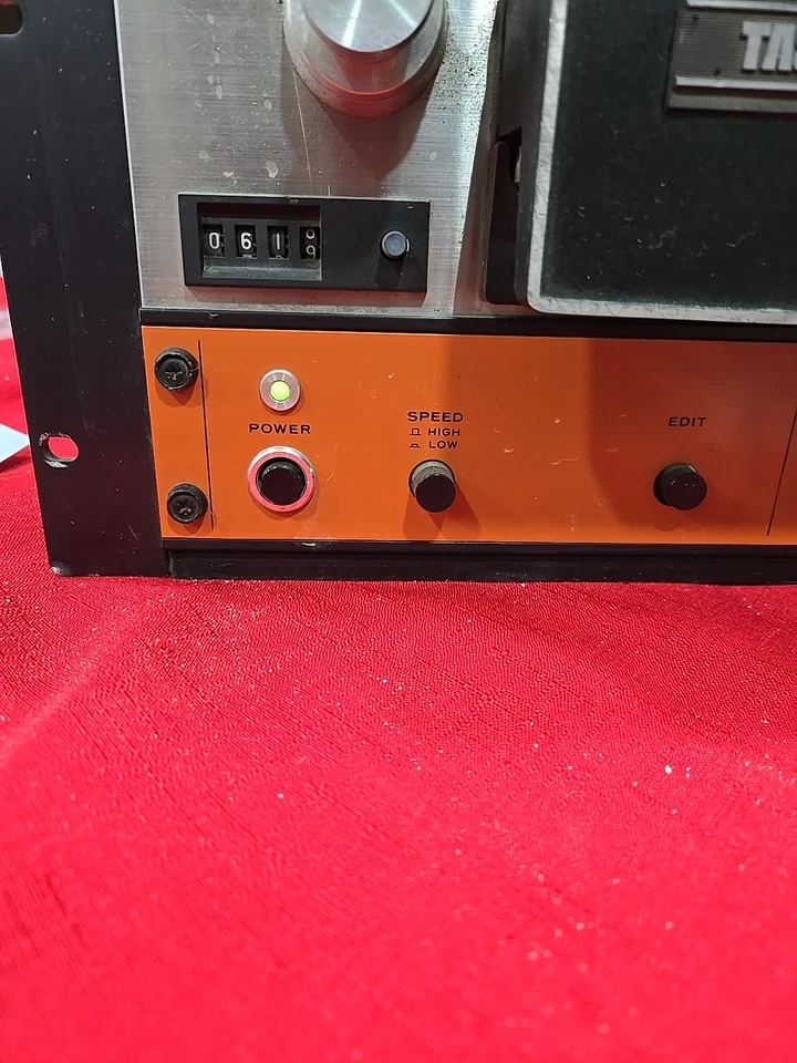 TASCAM 70 Carrete 2 Carretes 1/2" Cinta Grabadora Mesa/Rack Montaje Para Piezas Pwrs On Foto 2 de 4