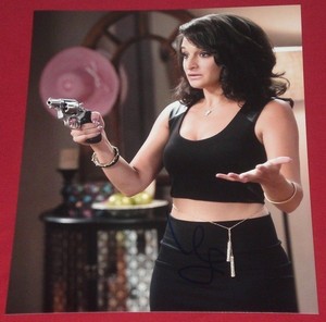 JENNY-SLATE-SIGNED-BROOKLYN-NINE-NINE-BIANCA-HOLDING-GUN-PHOTO-AUTOGRAPH-COA