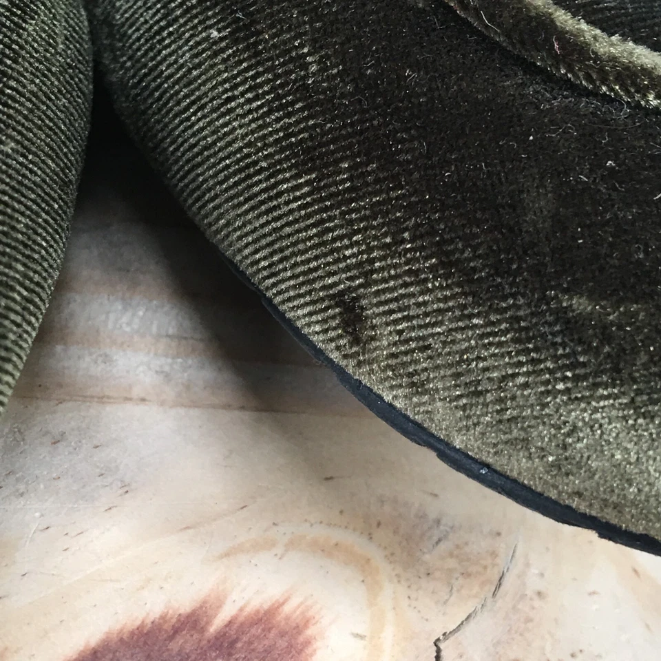 Sandalias Kenneth Cole Reaction para mujer 9,5 M Wyatt tachonadas mulas terciopelo verde Foto 3 de 4