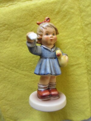 HUMMEL CLUB 10cm WAIT FOR ME TMK8 HUM2148/A 2001 BOXED - GIRL WITH DUCK