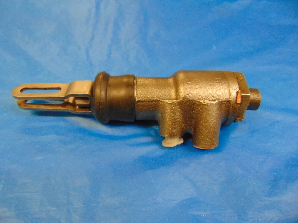 LANCHESTER  LEDA 1951-54 RECONDITINED BRAKE MASTER CYLINDER  SOLD ON EXCHANGE - Image 4 of 4
