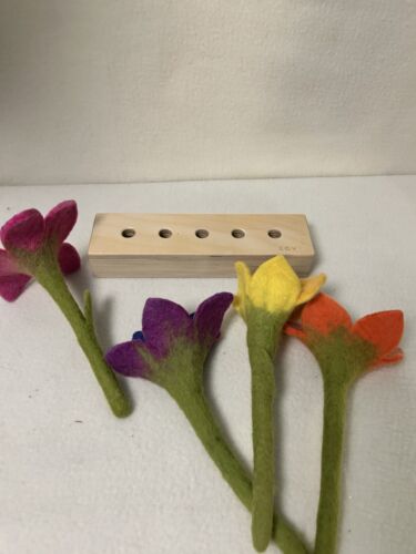 Lovevery Play Kit Toys Felt Stars Lockbox Wood Coin Bank Tip & Turn Felt Flowers - Picture 3 of 14