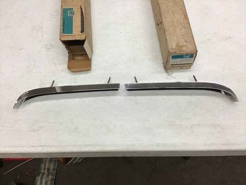 Corvette 1968-1972 NOS RH & LH Big block and LT2 hood trim 3929260,3929259 - Picture 3 of 13