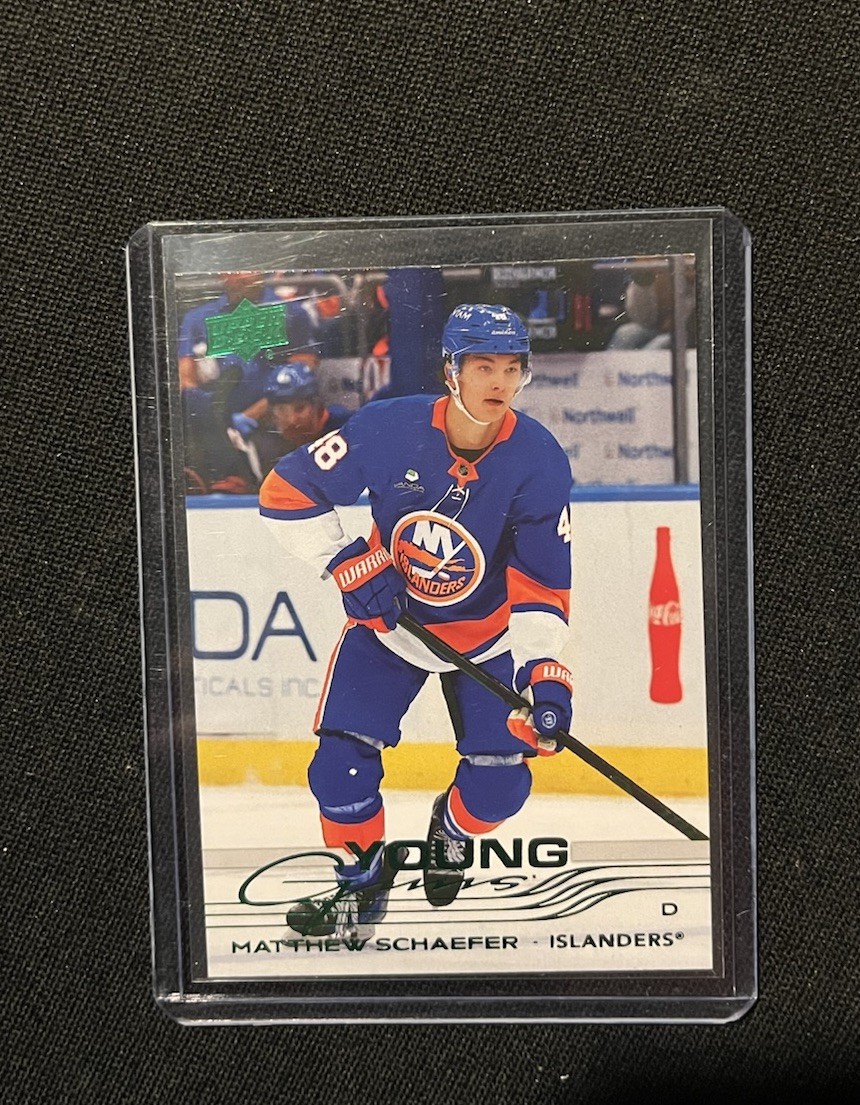2025-26 Upper Deck #451 Matthew Schaefer Young Guns Holiday Green Rookie RC