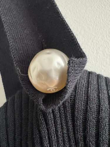 £3,250 Auth Chanel Black Knit Zip Dress, Chanel CC Pearl Buttons Dress, UK 14 - Picture 14 of 24