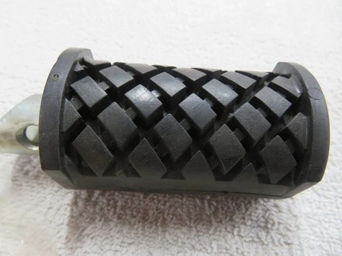 Suzuki NOS TS/TC90/100/125/185/250 TS400 70-77 Left Footrest 43560-25000, 25300